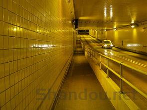 这一超级工程,全线贯通(中国最宽八车道隧道)