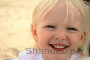 猫咪肚子上长了两个小点点像痘痘要怎么调理?